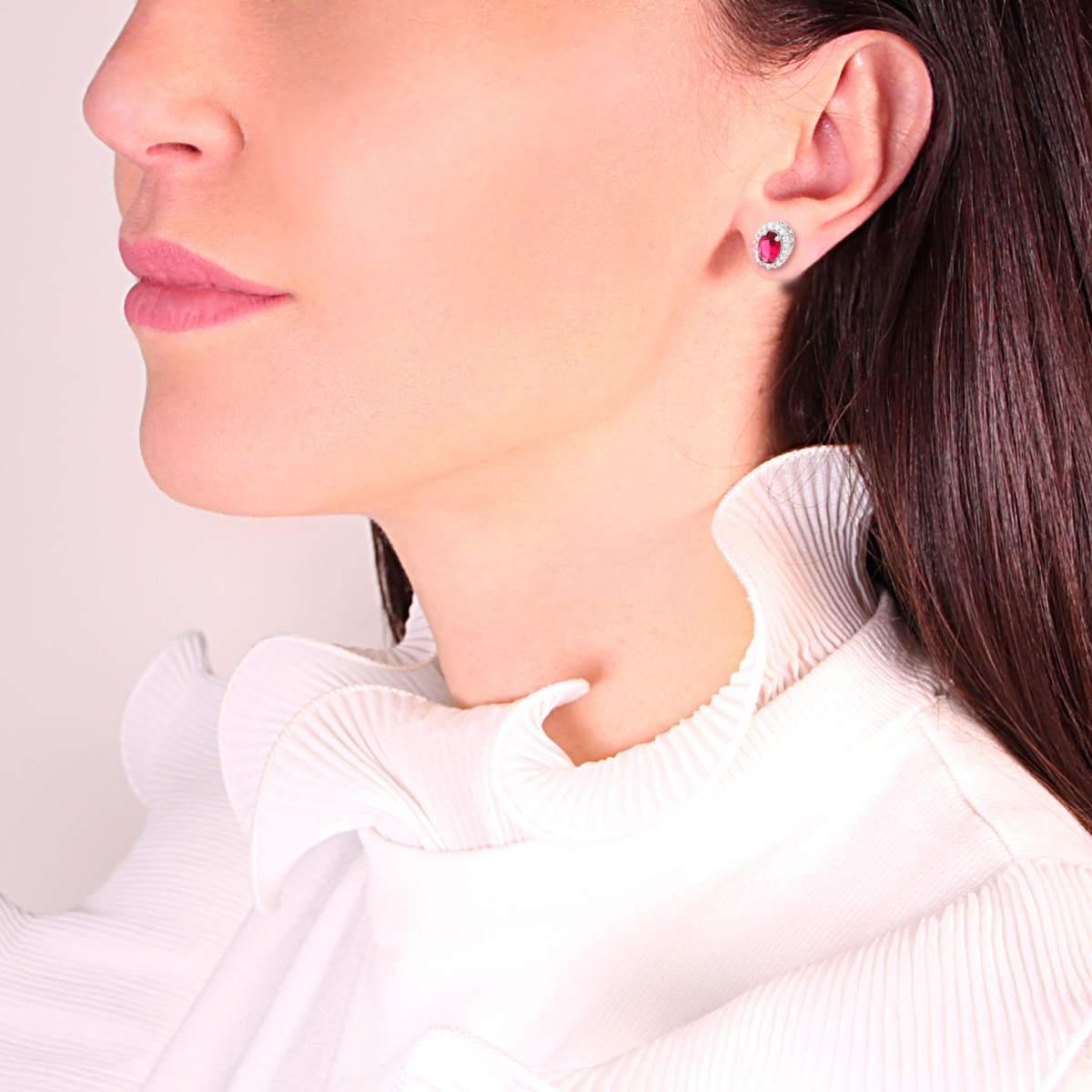 Orecchini forma Ovale con Zircone Rosso Rubino contornato con Zirconi Bianchi in ARGENTO 925 Galvanica Rodio