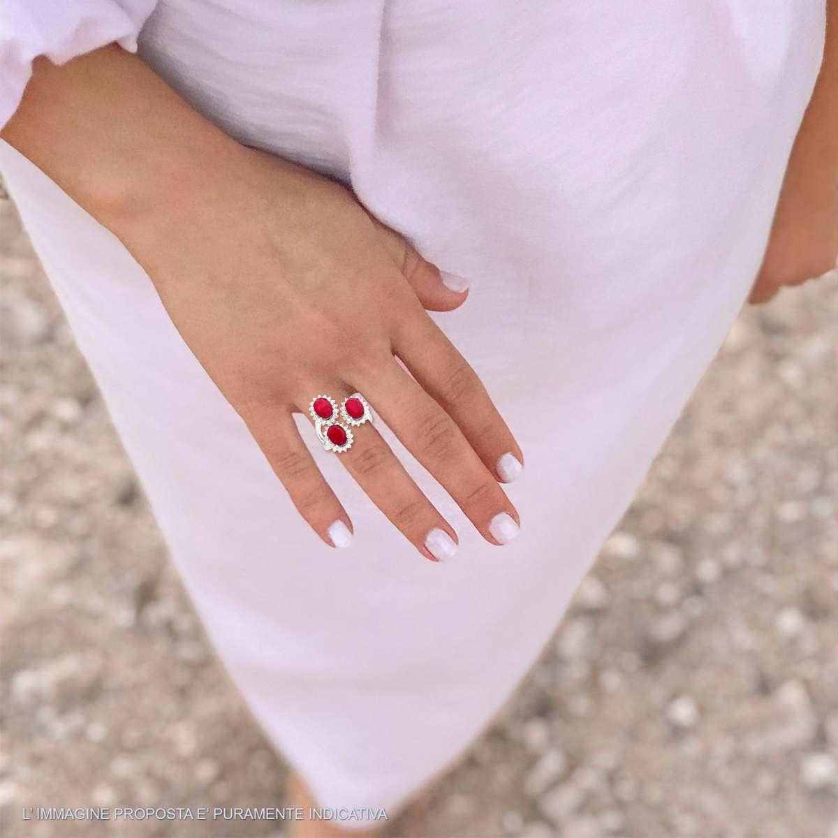 Anello Trilogy Ovali Rosso Rubino contornati da Cubic Zirconia Bianchi in ARGENTO 925 Galvanica Rodio