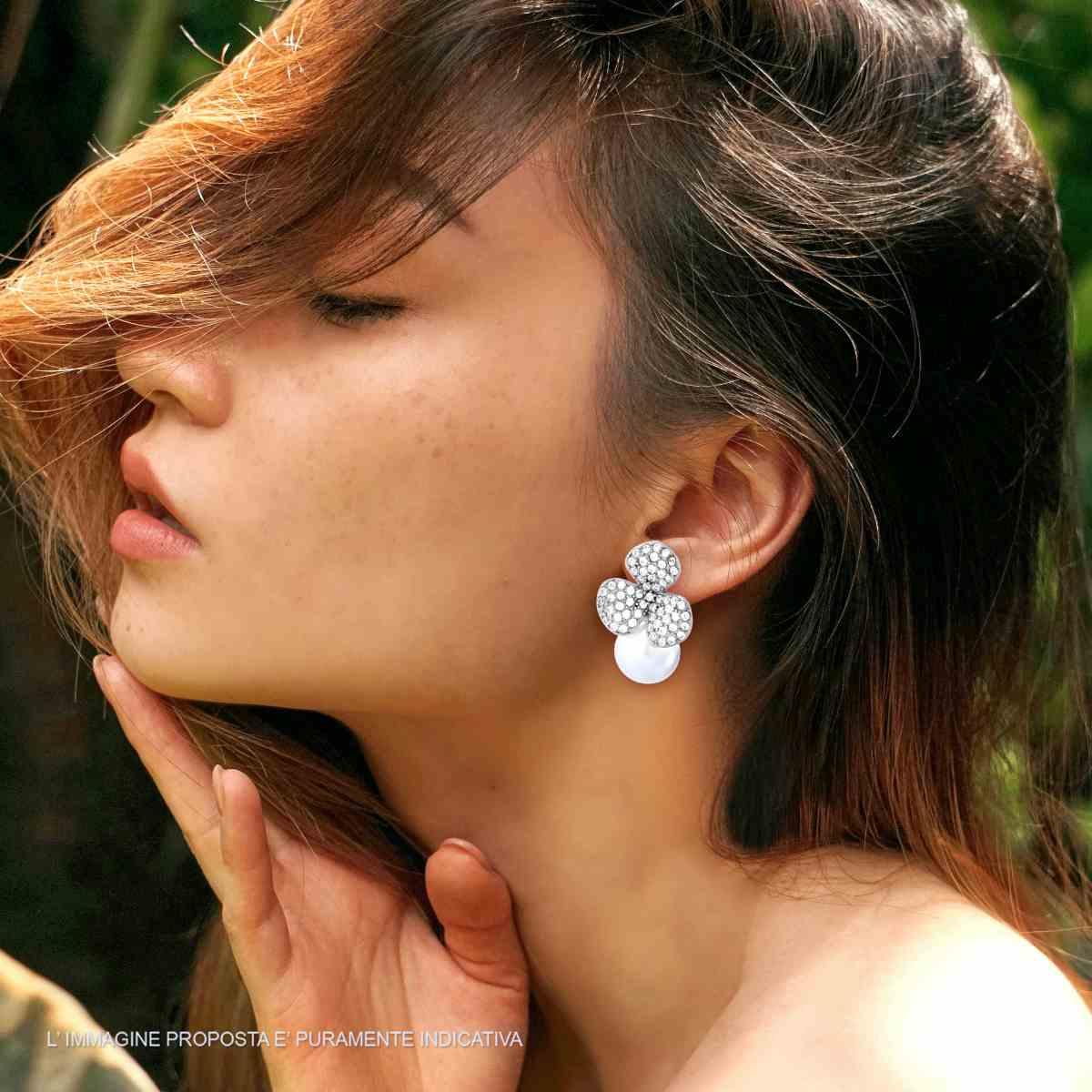 Orecchini Fiore Trifoglio con Perla e Crystal Bianchi in ACCIAIO